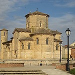 kerkje fromosa in romaanse stijl
