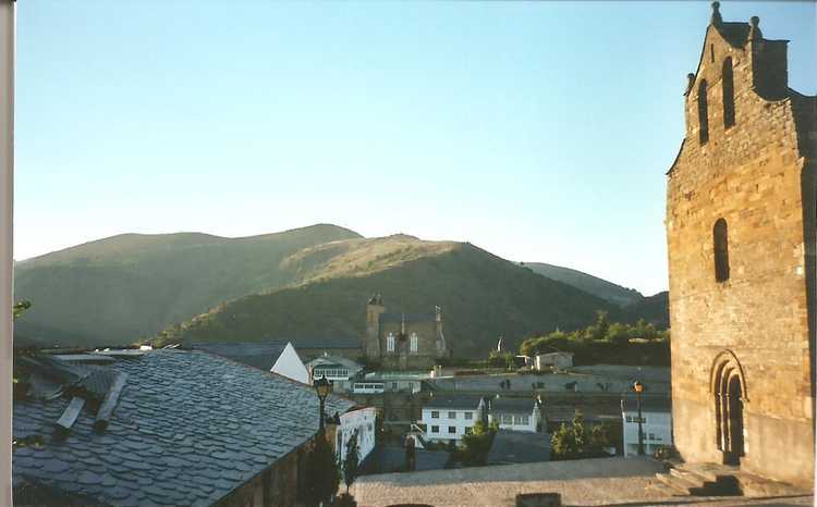 2002-0621 Gezicht op Villafranca del Bierzo