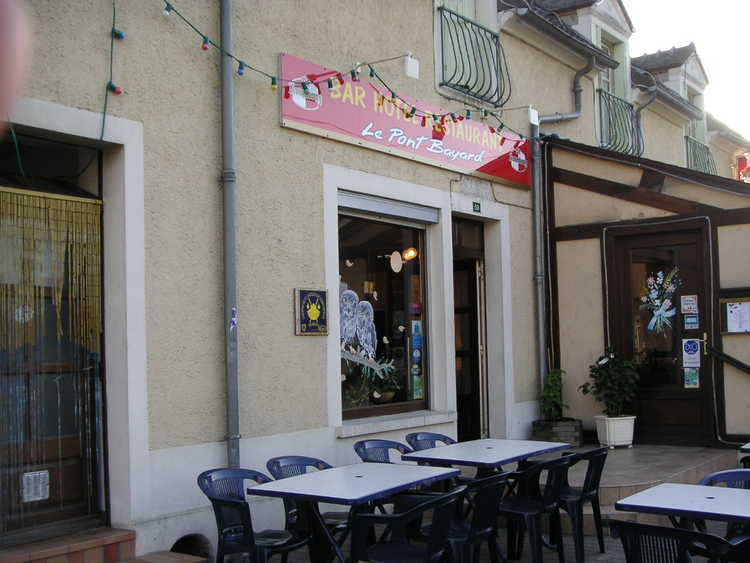 Restaurant"Le pont Bayard" in Le Chatelet